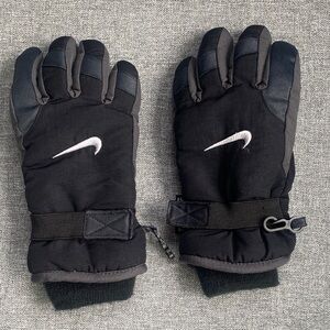 Nike Black Winter Gloves Youth 4-7